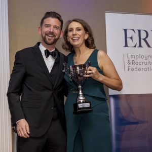 Susan-Nix-of-Morgan-McKinley-Winner-Contract-Consultant-of-the-Year-presented-by-Jimmy-Sheehan-MD-ContractingPLUS